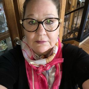 Meet your Posher, Carla